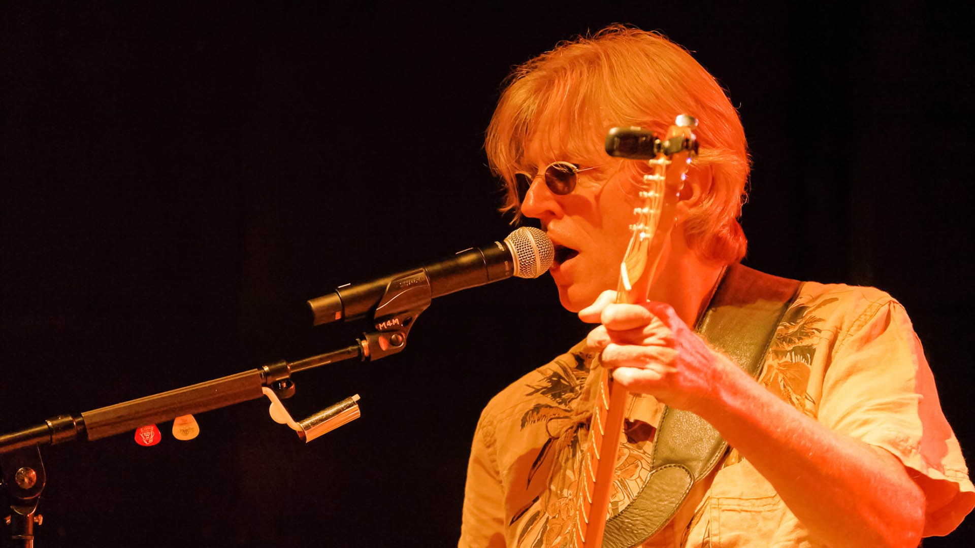 Chris Molisch – guitar & vocals